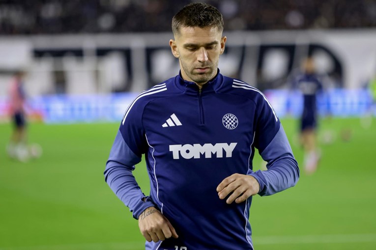 Livaja šakom udario po klupi nakon što ga je Garcia izveo. Nije ni pozdravio navijače