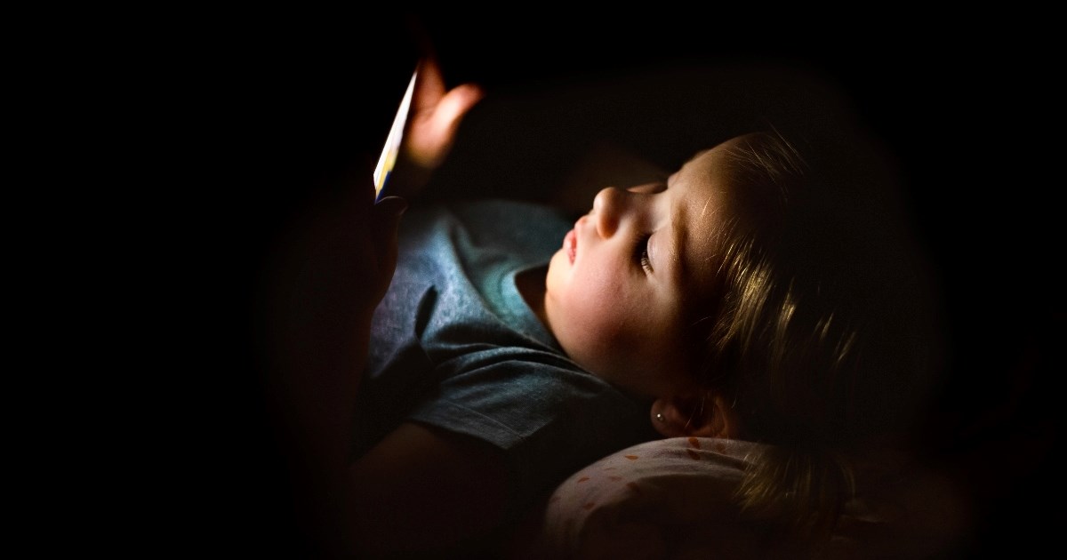 Mama se požalila: Kći (5) mi je ovisna o mobitelu i ne želi se igrati, što da radim?