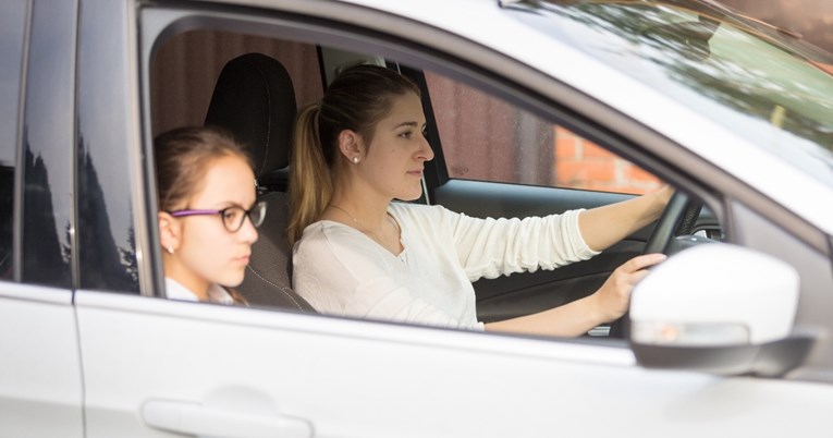 Mama podijelila mišljenja: Moja kći je našla posao, treba li mi platiti da je vozim?