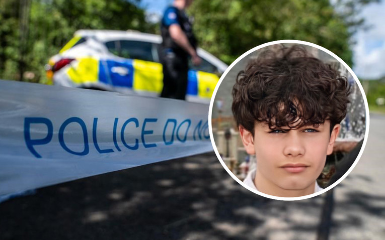 U Britaniji dječaka (12) udarili autom, izašli van i tukli ga dok je ležao. Umro je