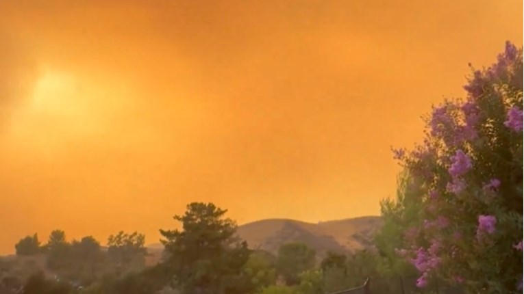 Golemi požar prijeti Los Angelesu, tisuće evakuirane