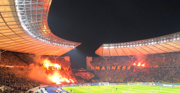 Dynamo Dresden je u Berlinu bodrilo 35.000 navijača. Napravili su pakao