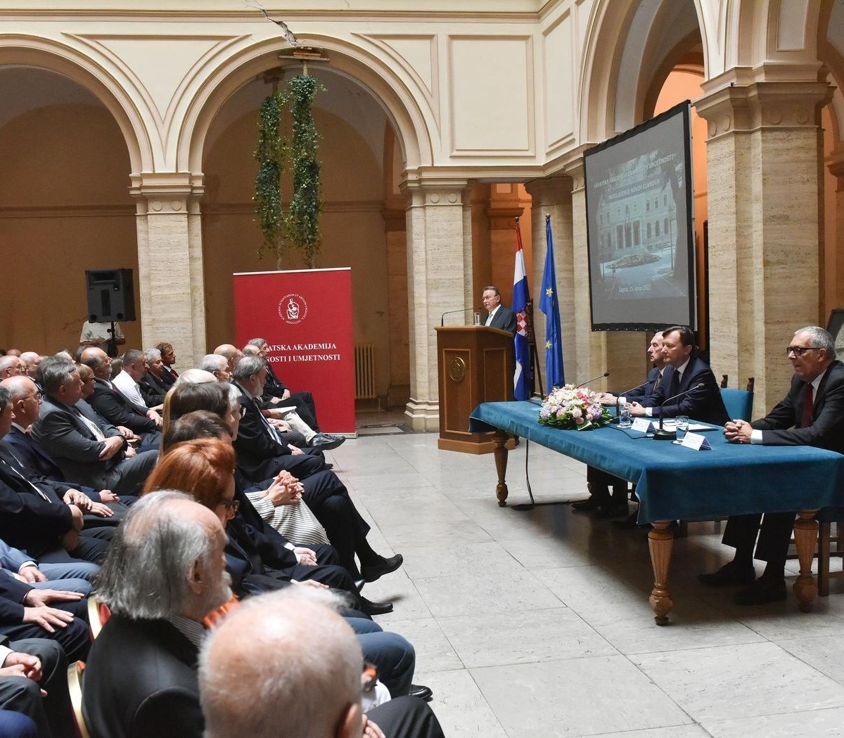 HAZU bira nove doživotne članove