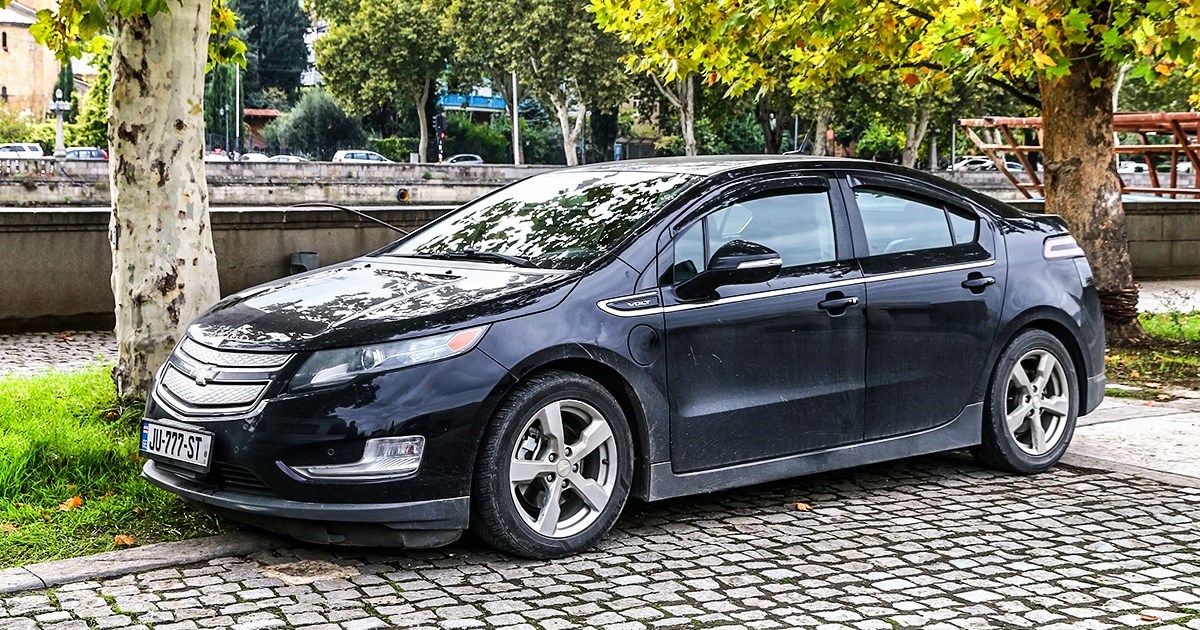 Sklanjate auto od sunca pod drvo? Budite svjesni koristi i štete