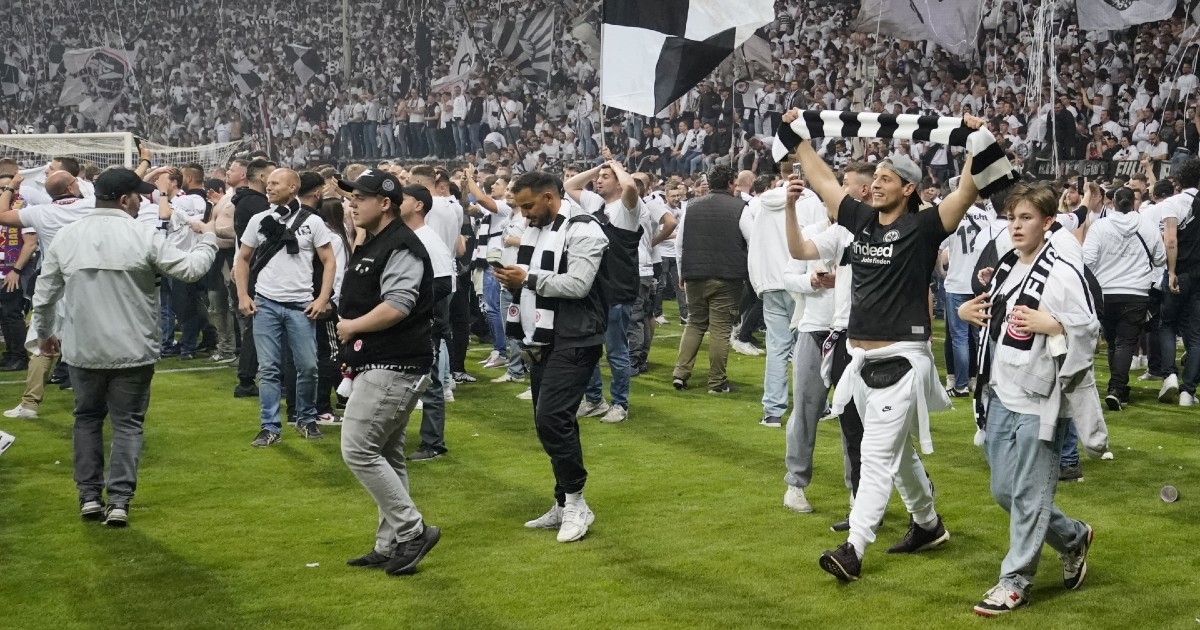 Eintracht žestoko kažnjen zbog utrčavanja navijača na teren nakon polufinala EL-a
