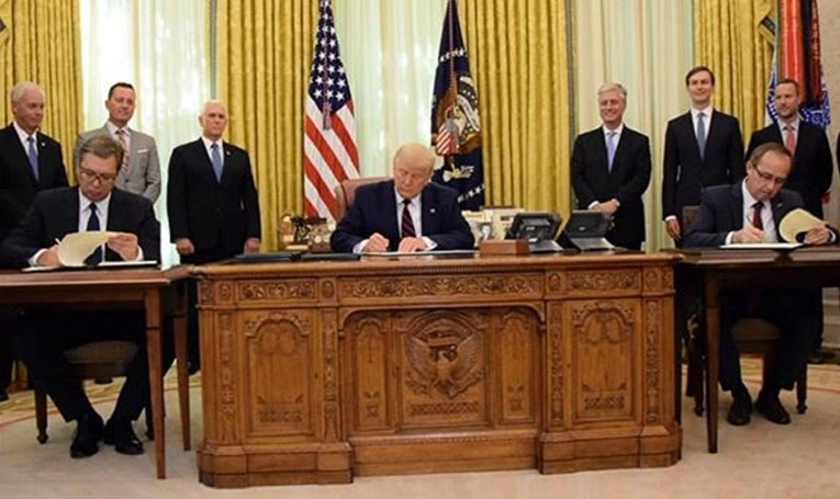 Trump, Vučić i Hoti u Bijeloj kući potpisali sporazum Srbije i Kosova