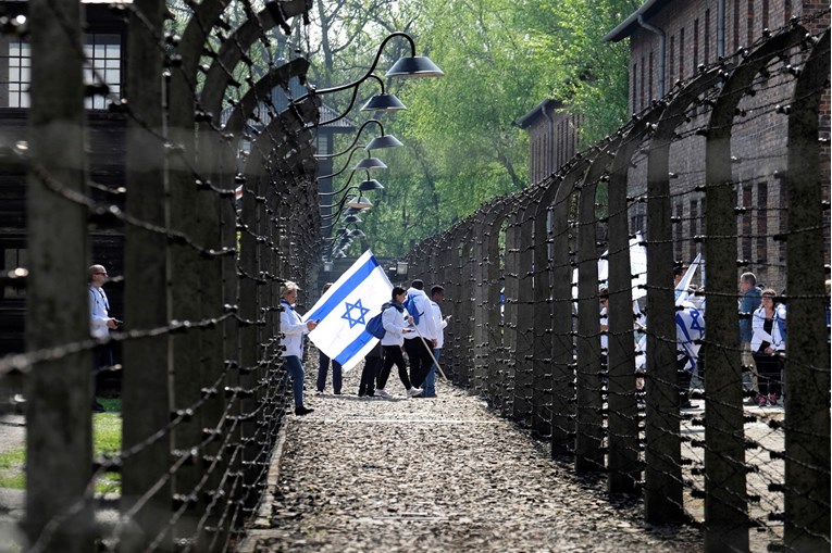 Rabini traže micanje katoličke crkve iz Auschwitza, svećenik im zalupio vrata