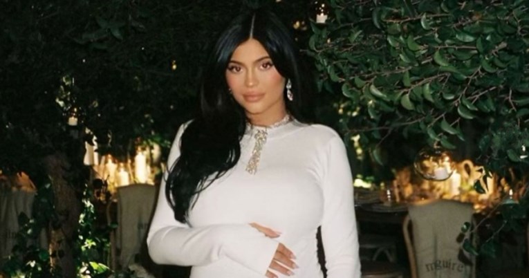 Kylie Jenner imala "baby shower", objavila je fotke s luksuzne proslave