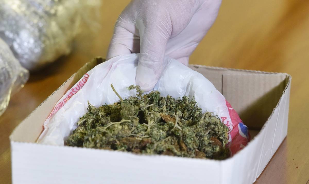 Kod muškarca s područja Đurđevca policija pronašla marihuanu i oružje