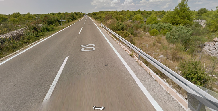 Izletjela iz zavoja i poginula: Stradala vozačica (82) u Dalmaciji