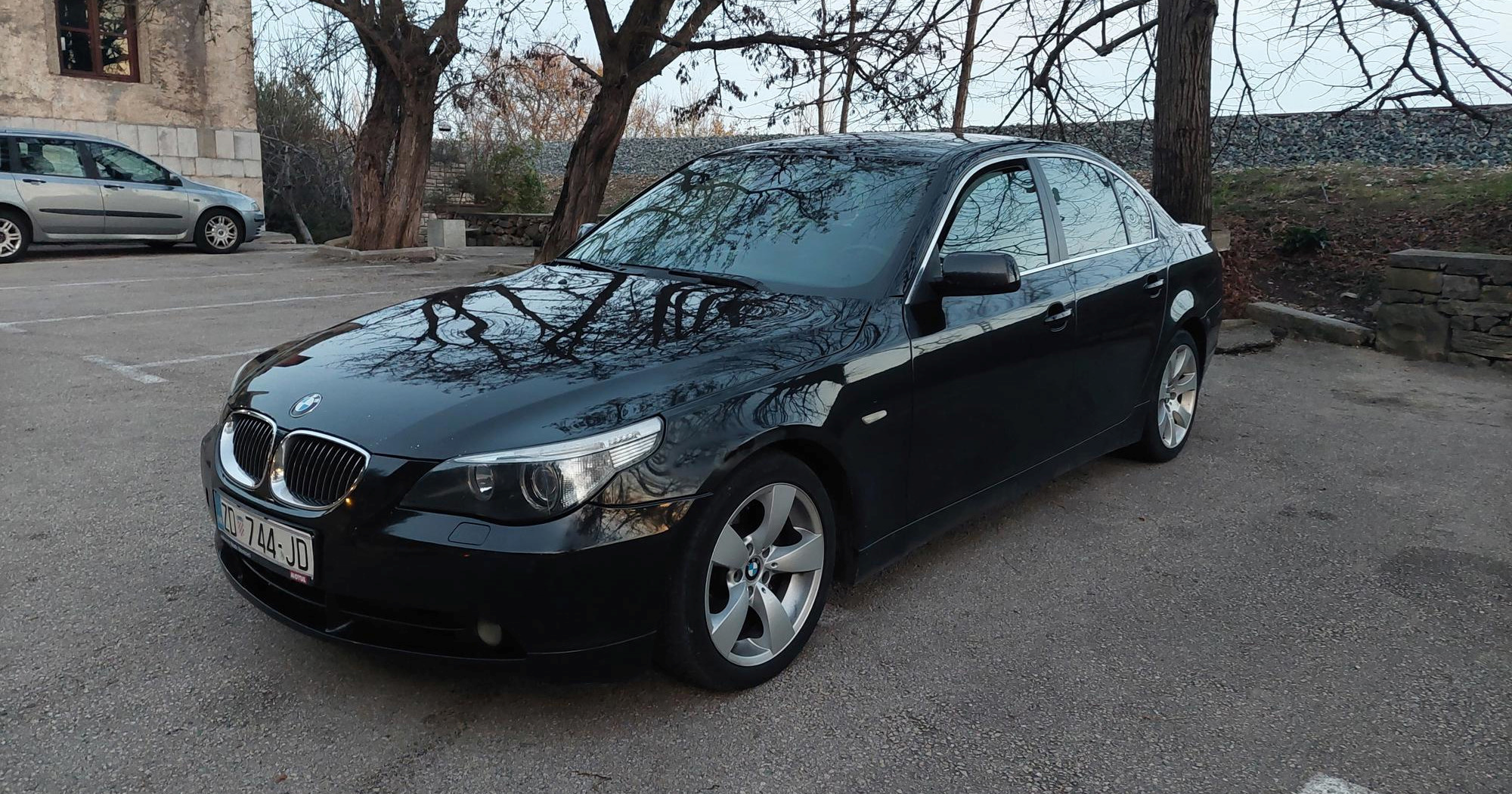 Najbolji auto oglasi: BMW serije 5 sa 770.000 kilometara je privukao najviše pažnje