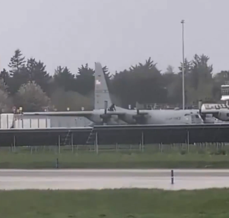 VIDEO Popeo se na američki vojni avion u Irskoj, oštetio ga