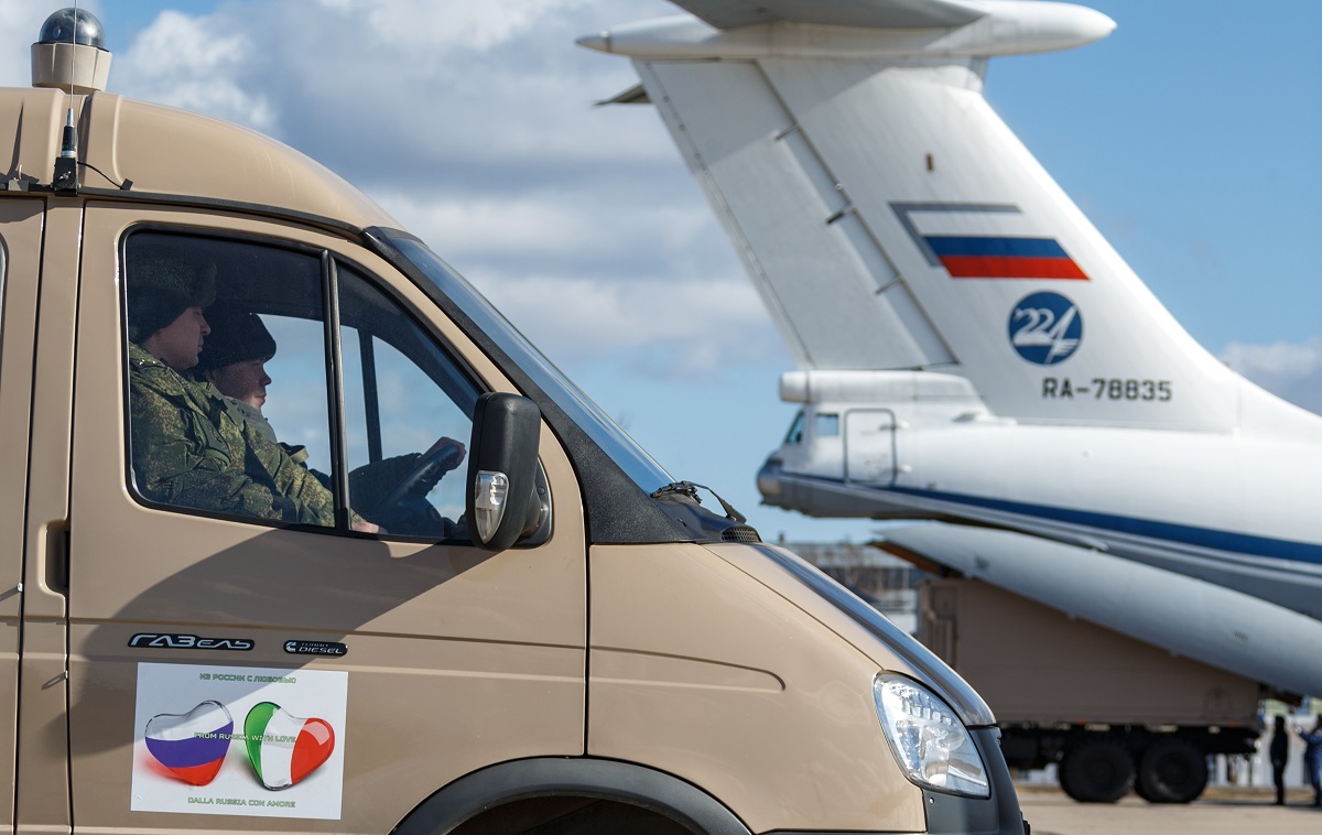Rusija u Italiju šalje opremu i timove vojnih liječnika