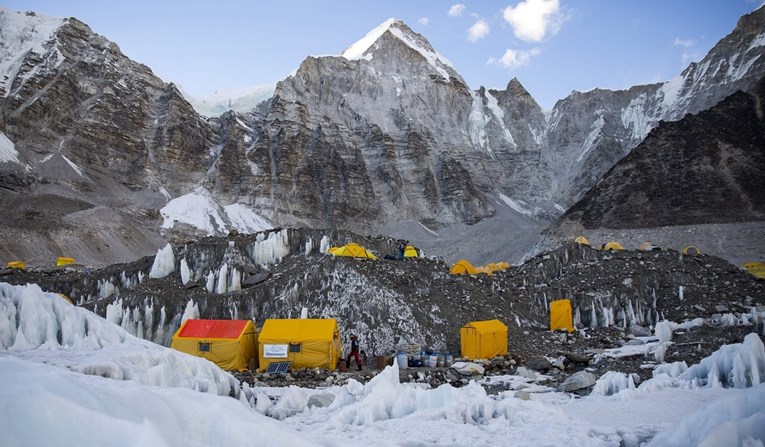 Korona se pojavila na Mount Everestu