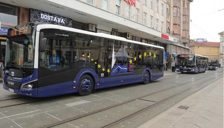 Osijek dobio nove Mercedes buseve kojima se trebaju smanjiti emisije CO2