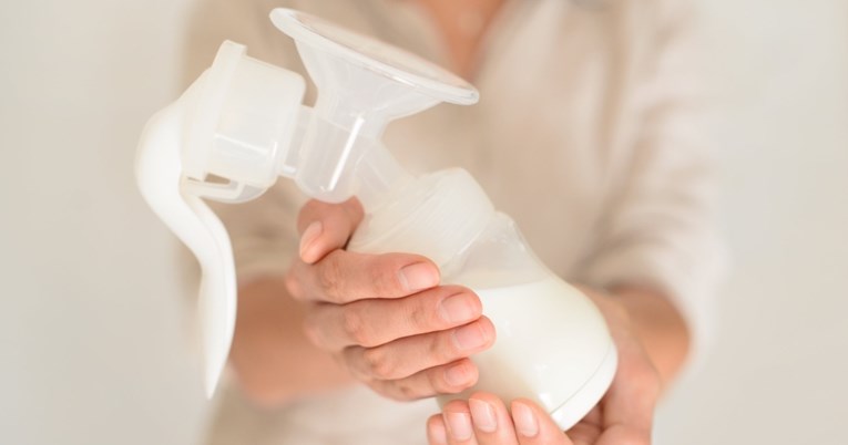 Pedijatri su promijenili smjernice za skladištenje majčinog mlijeka