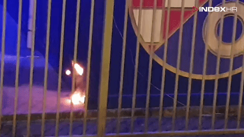 VIDEO Netko je pokušao zapaliti ticket point na Maksimiru: "Bacio baklju i pobjegao"