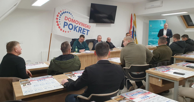 Kompletno Predsjedništvo i 100 članova napustilo vinkovački DP