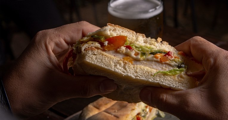 Evo koji je sastojak sendviča najveći krivac za visceralnu mast, tvrdi dijetetičarka