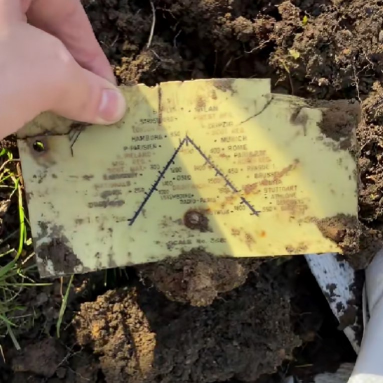 VIDEO Kopali vrt pa pronašli tajanstveni predmet: "Trebamo li se zabrinuti?"