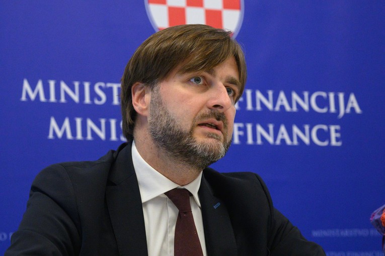 Ćorić najavio mjere za "hlađenje gospodarstva"