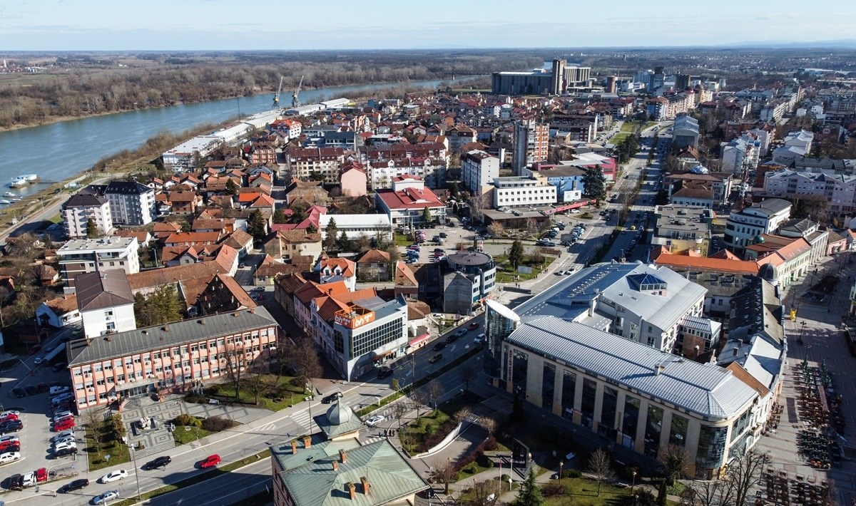Policijski inspektor iz Brčkog pljačkao bivšeg muža svoje ljubavnice pa poginuo