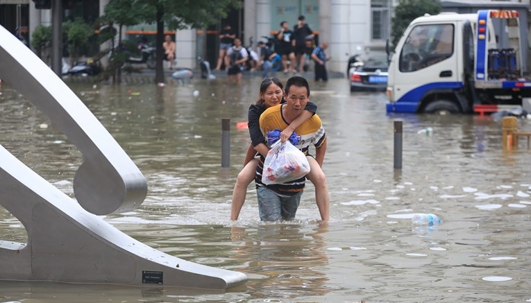 U srpanjskim poplavama u Kini poginule 302 osobe, 50 ih nestalo