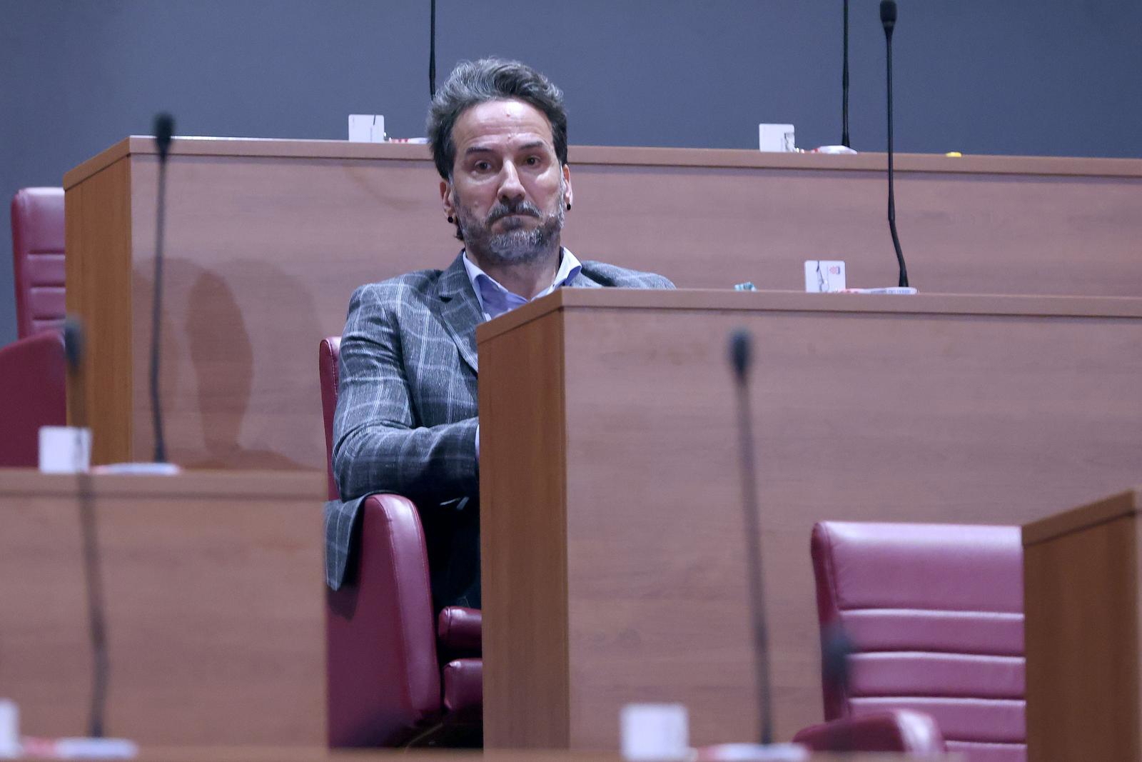 Miletić pozivao na vješanja po trgovima. Sad kaže da je to metafora i da govori kao I