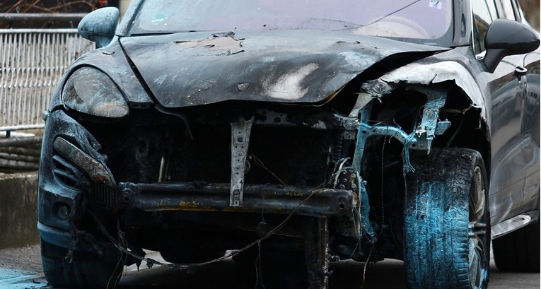 U Zagrebu gorio Porsche