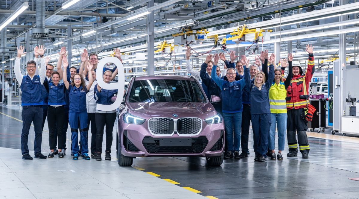 BMW je u Regensburgu proizveo 9 milijuna automobila. Slavljenički model je iX1