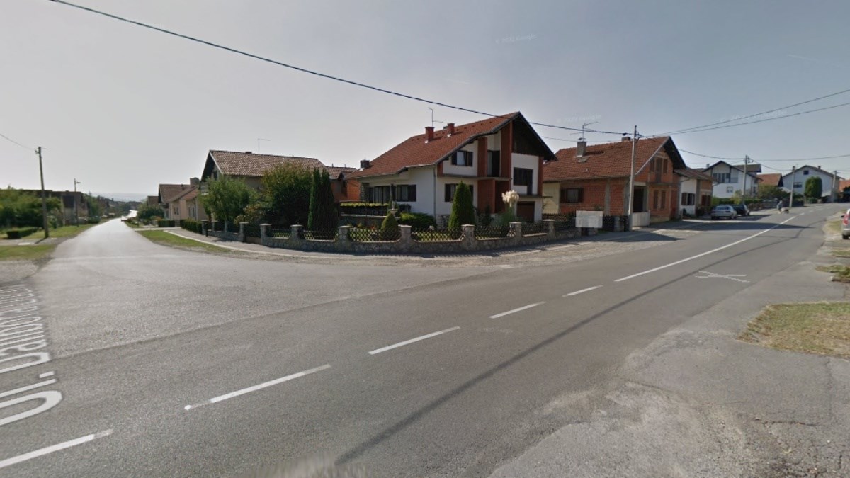 Tinejdžer (15) u Slavoniji se električnim romobilom zabio u auto. Ozlijeđen je