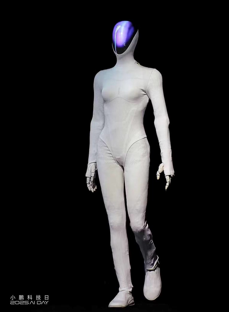 Novi robot izgleda toliko realno da neki misle da je zapravo čovjek u kostimu