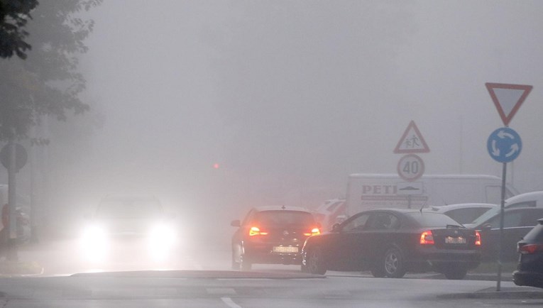 HAK: Smanjena vidljivost zbog magle, pojačan promet na gradskim cestama