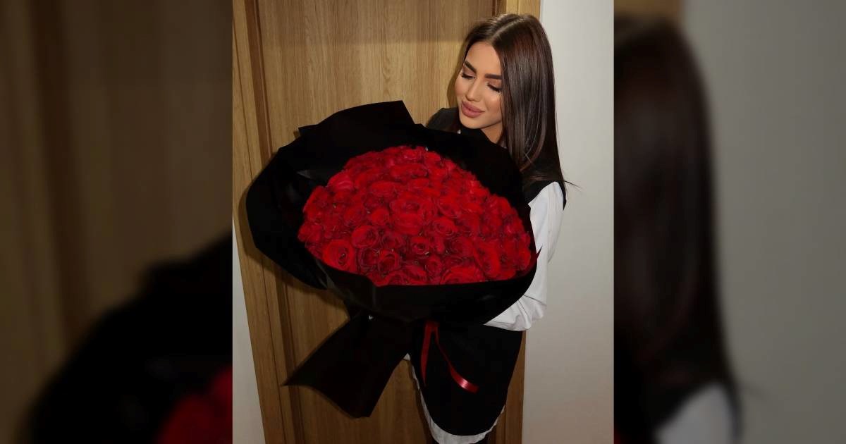 Una Čolić fotkala se s ogromnim buketom ruža. Ljudi: Ima najboljeg dečka u Srbiji