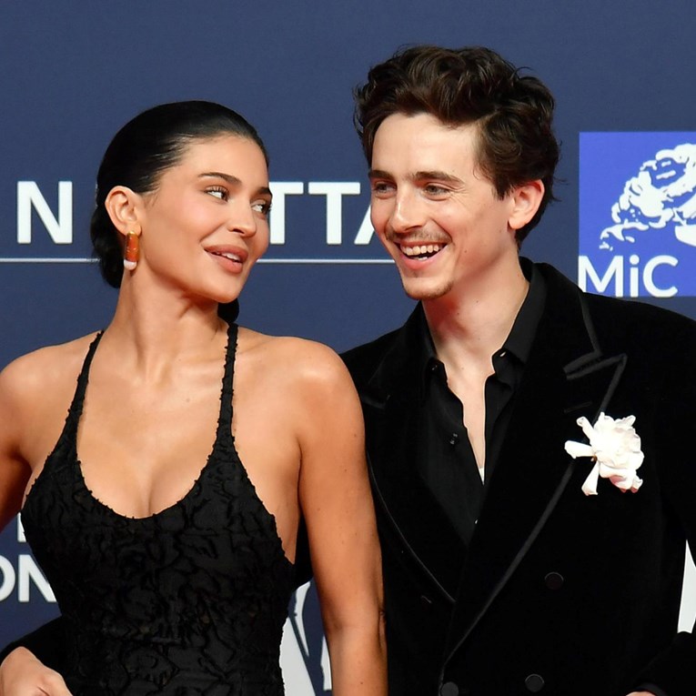 Kylie Jenner na BAFTA nagrade došla naknadno, ali ukrala show