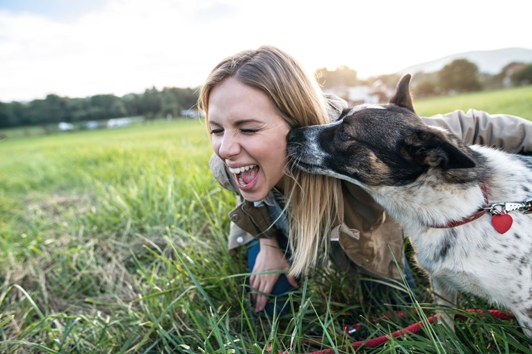 Deset znakova koji dokazuju da ste najdraža osoba svom psu