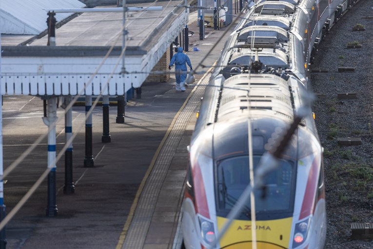 Britanska ministrica odbila reći je li napadač iz vlaka imao mentalnih problema