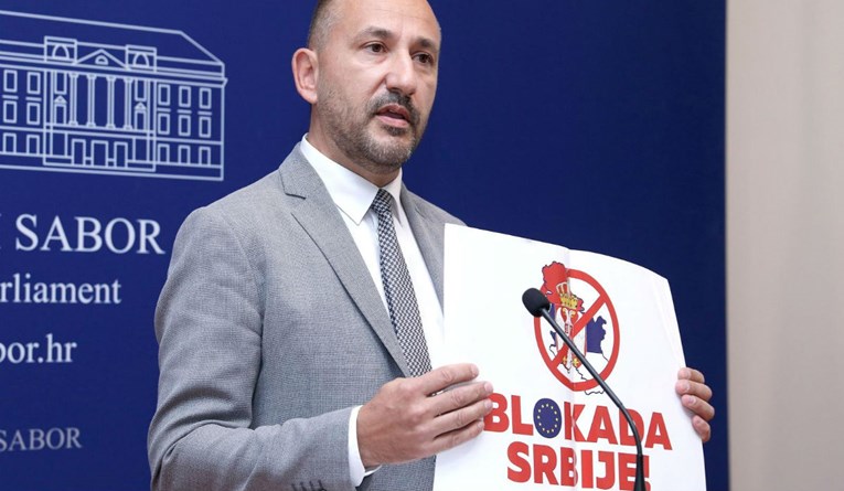 Zekanović: Skandalozno je iznajmiti sabor, u njemu će boraviti i Vučić
