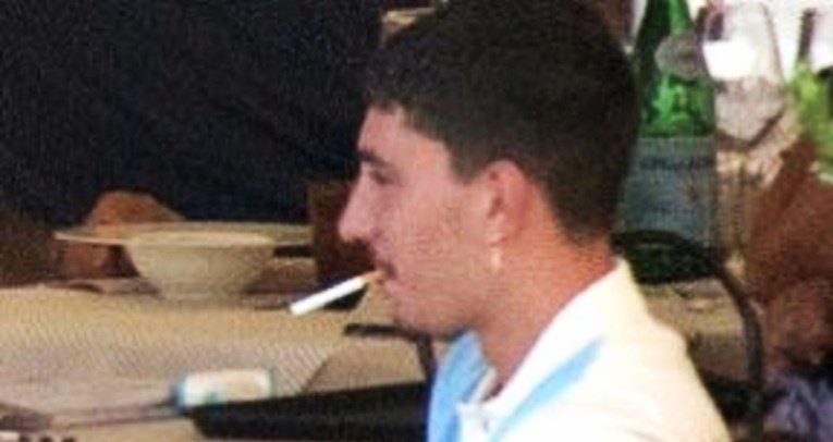 Zvijezda Arsenala uhvaćena s cigaretom, čeka se kazna