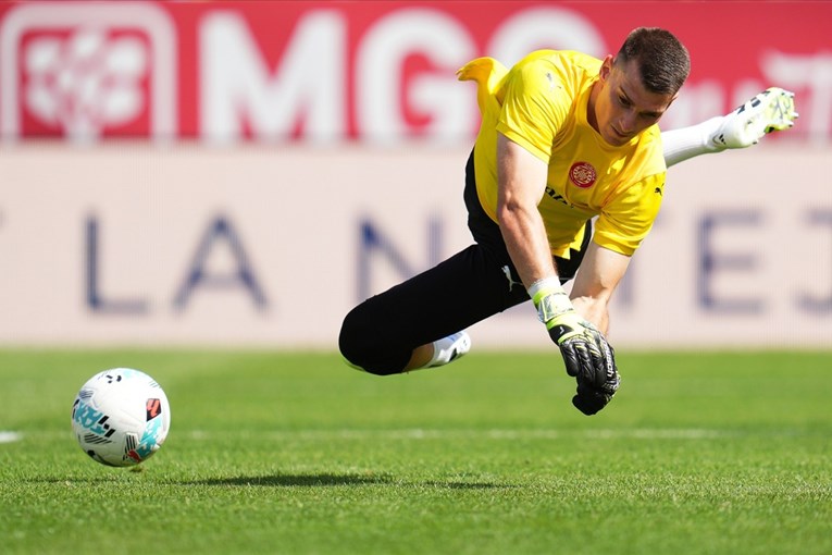 Livaković grije klupu, spominje se dolazak u Dinamo. Oglasio se trener Girone