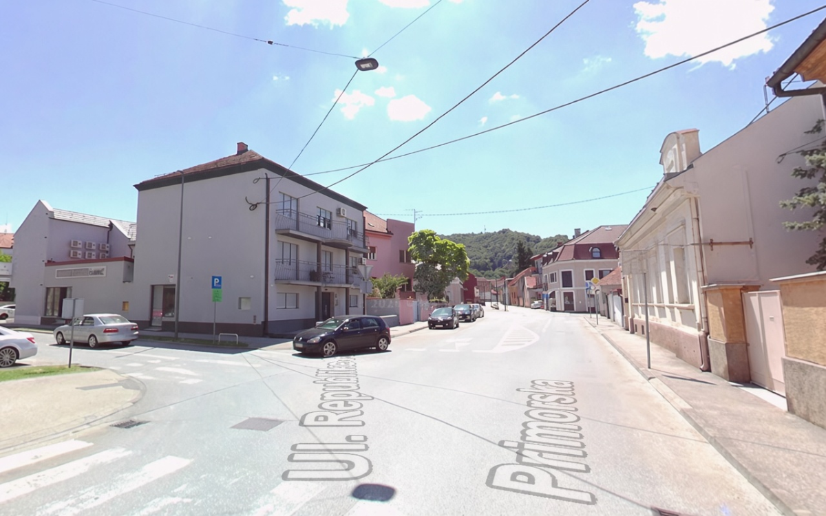 Mladić u Požegi oduzeo prednost pa udario u auto policajca