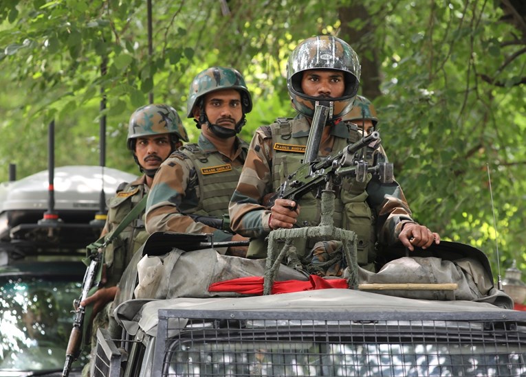 Indija šalje tisuće pripadnika paravojnih snaga u Kašmir