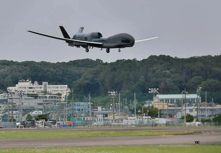 Japanska vojska izgubila kontakt s jednim od svoja tri drona Global Hawk