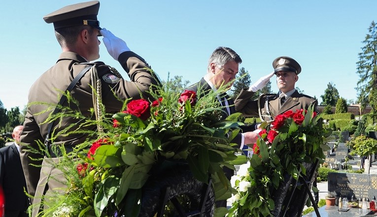 Obilježava se Dan HV-a, Milanović položio vijence na Mirogoju