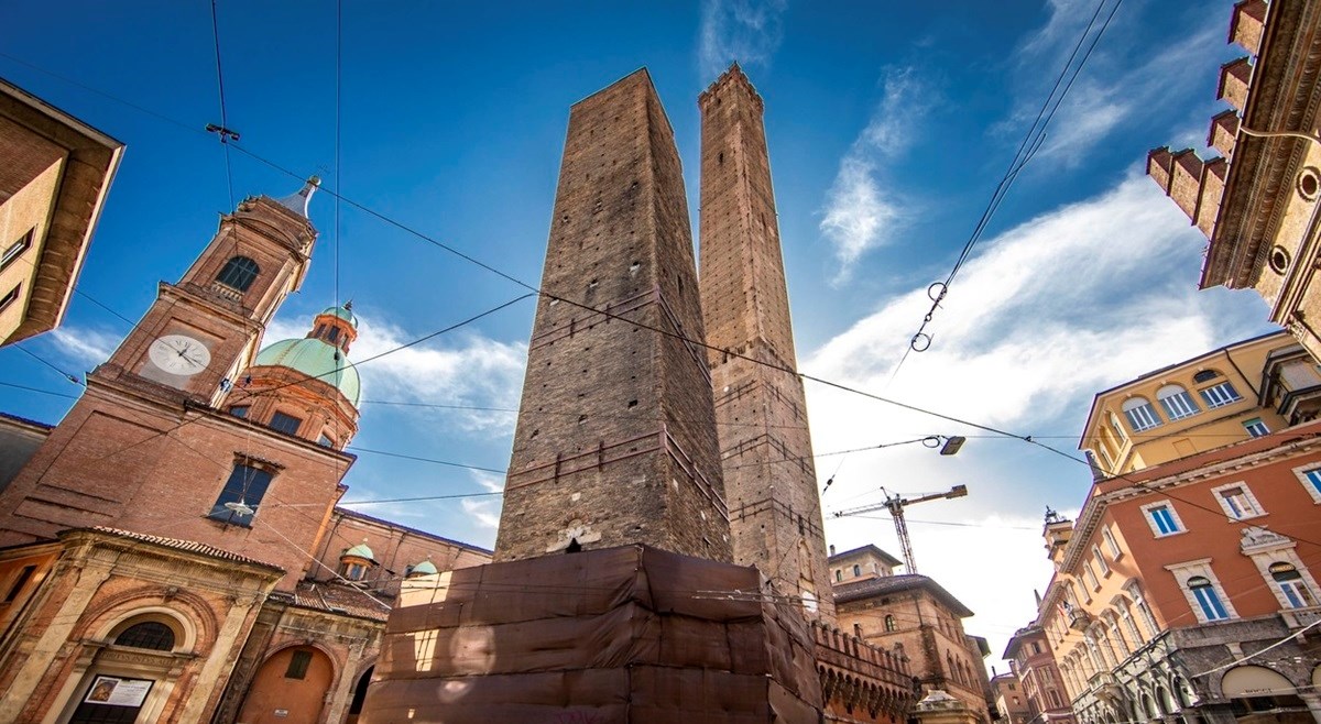 Kosom tornju u Bologni prijeti urušavanje. Obnavljat će se najmanje 10 godina