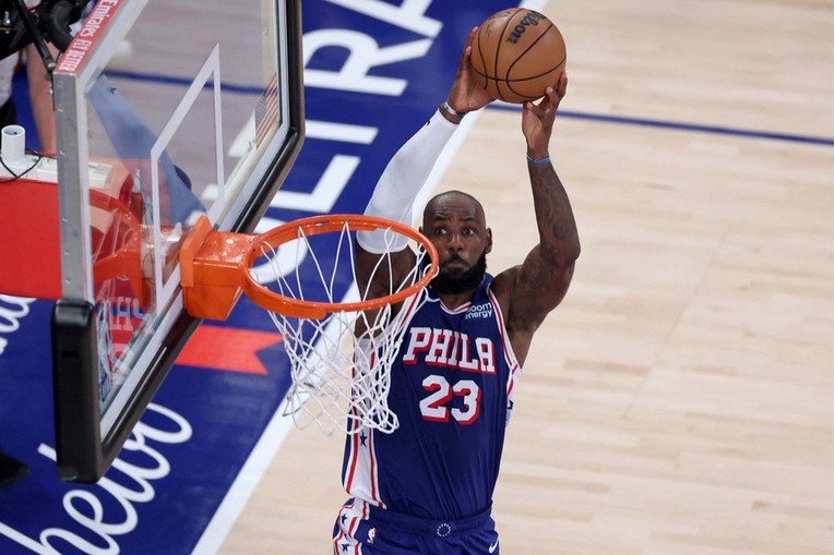 Nova NBA sila? LeBron i Philadelphia srušili prvake u prvoj utakmici sezone