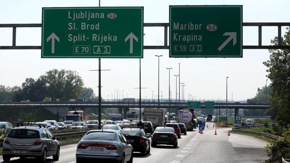 Ceste su mokre i skliske, na autocesti kod Zaprešića kolona 2 km