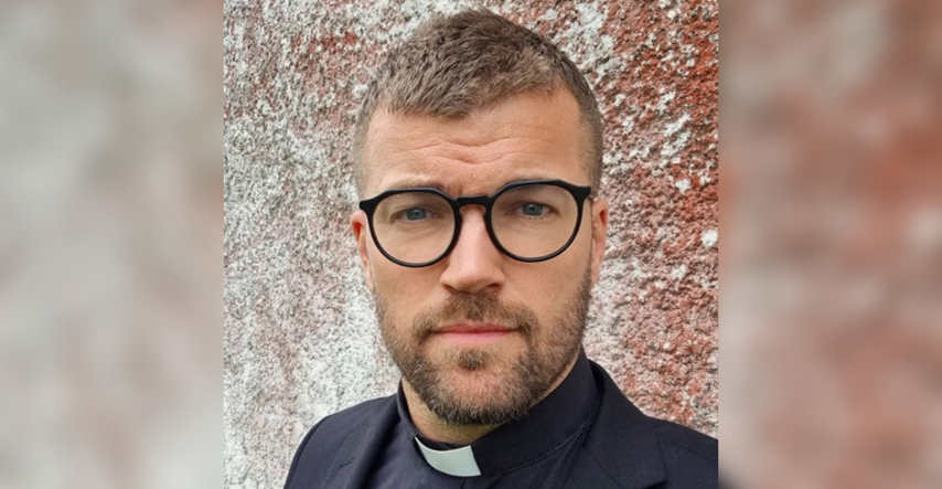 Tetovaže, CrossFit i križ oko vrata: Upoznajte Oskara, najkul svećenika na svijetu