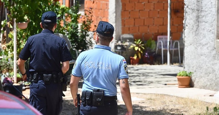 Muškarci se potukli dok su radili na kući u Rogoznici, jedan drugog teško ozlijedili