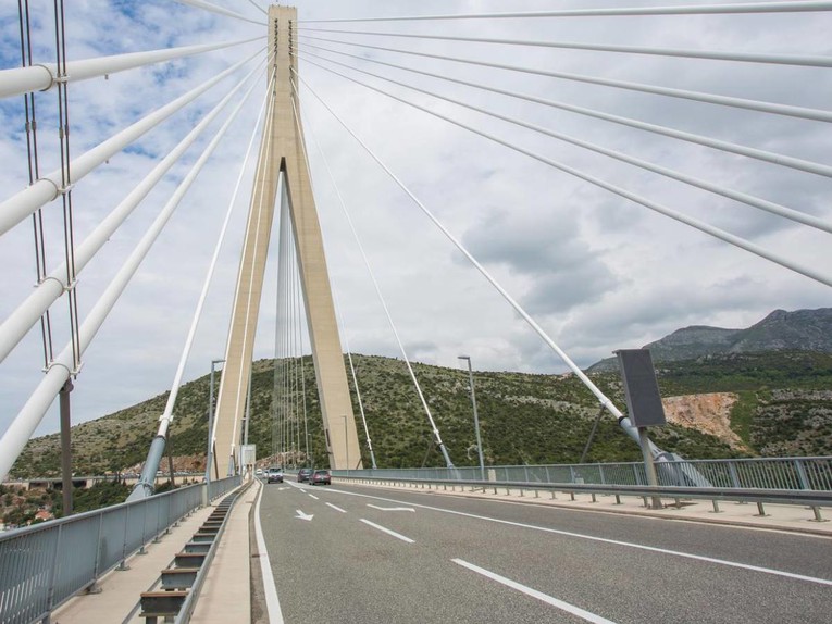 HAK: Most u Dubrovniku zatvoren do 22 sata, zabrane prometa kod Senja